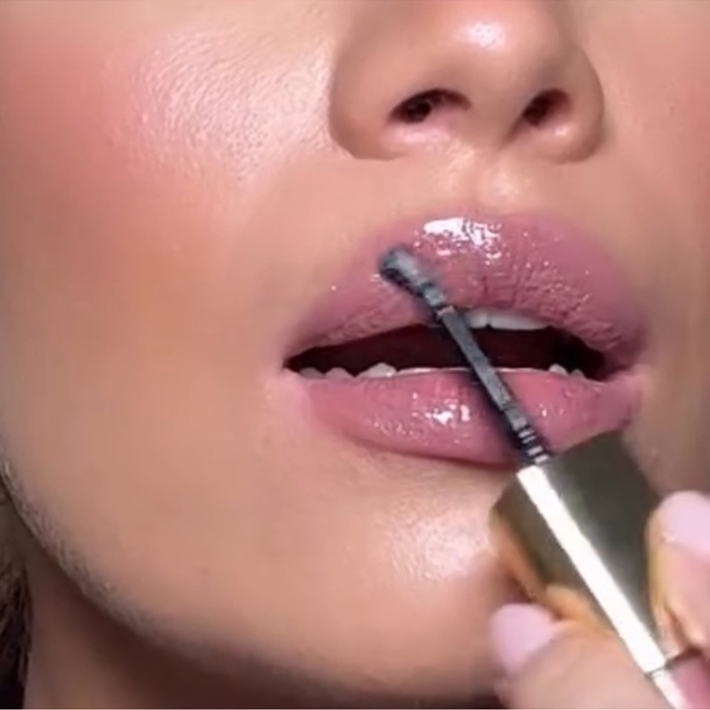 Rouge Dior Sequin Liquid Duo Lipstick. RIBBONS. #220 - Picture 4 of 12